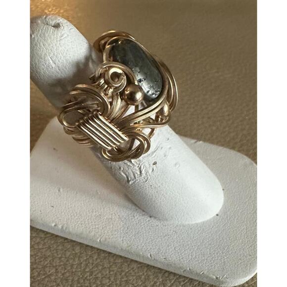 14kt Gold Filled wire with a Hematite Stone Size 6.5 - Picture 3 of 6